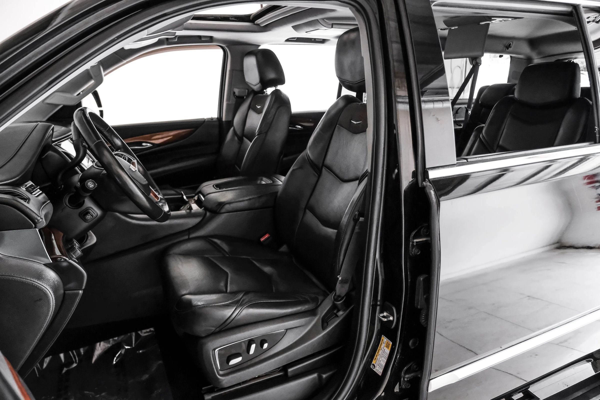 Used 2015 Cadillac Escalade ESV Premium AWD/4WD image 27