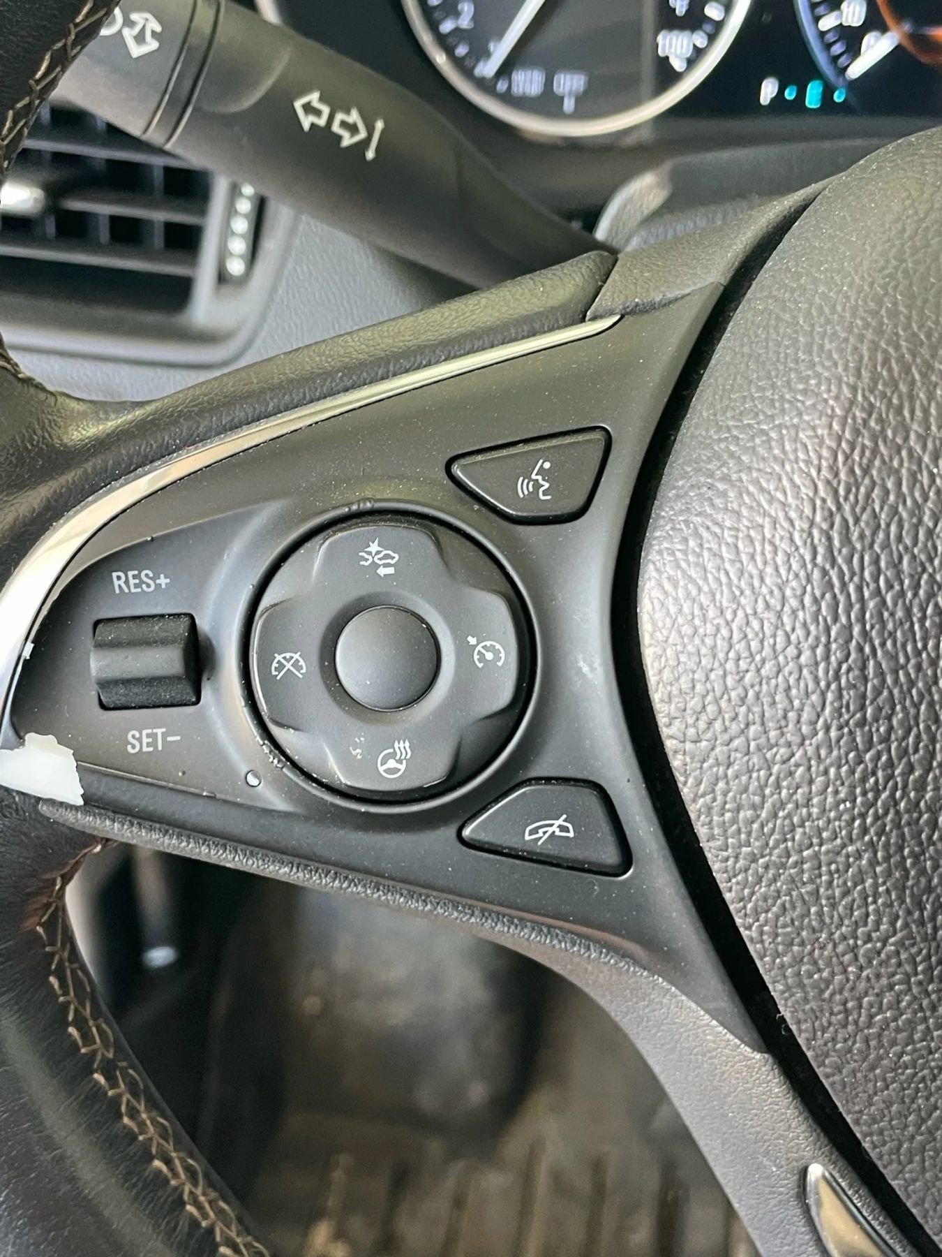 Used 2017 Buick Envision Premium w/ Driver Confidence Package image 18