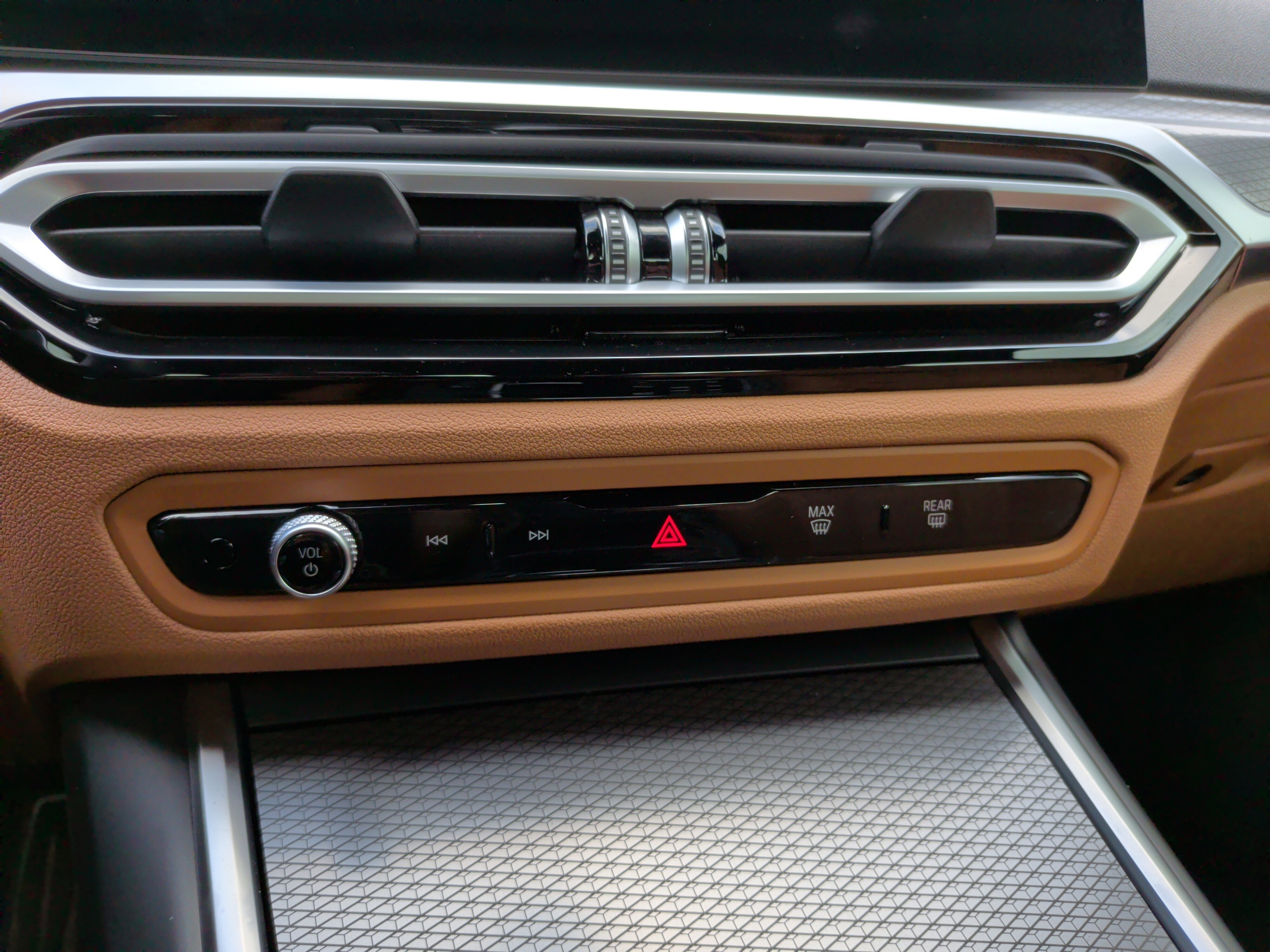 Certified 2023 BMW 330i xDrive Sedan w/ M Sport Package image 19