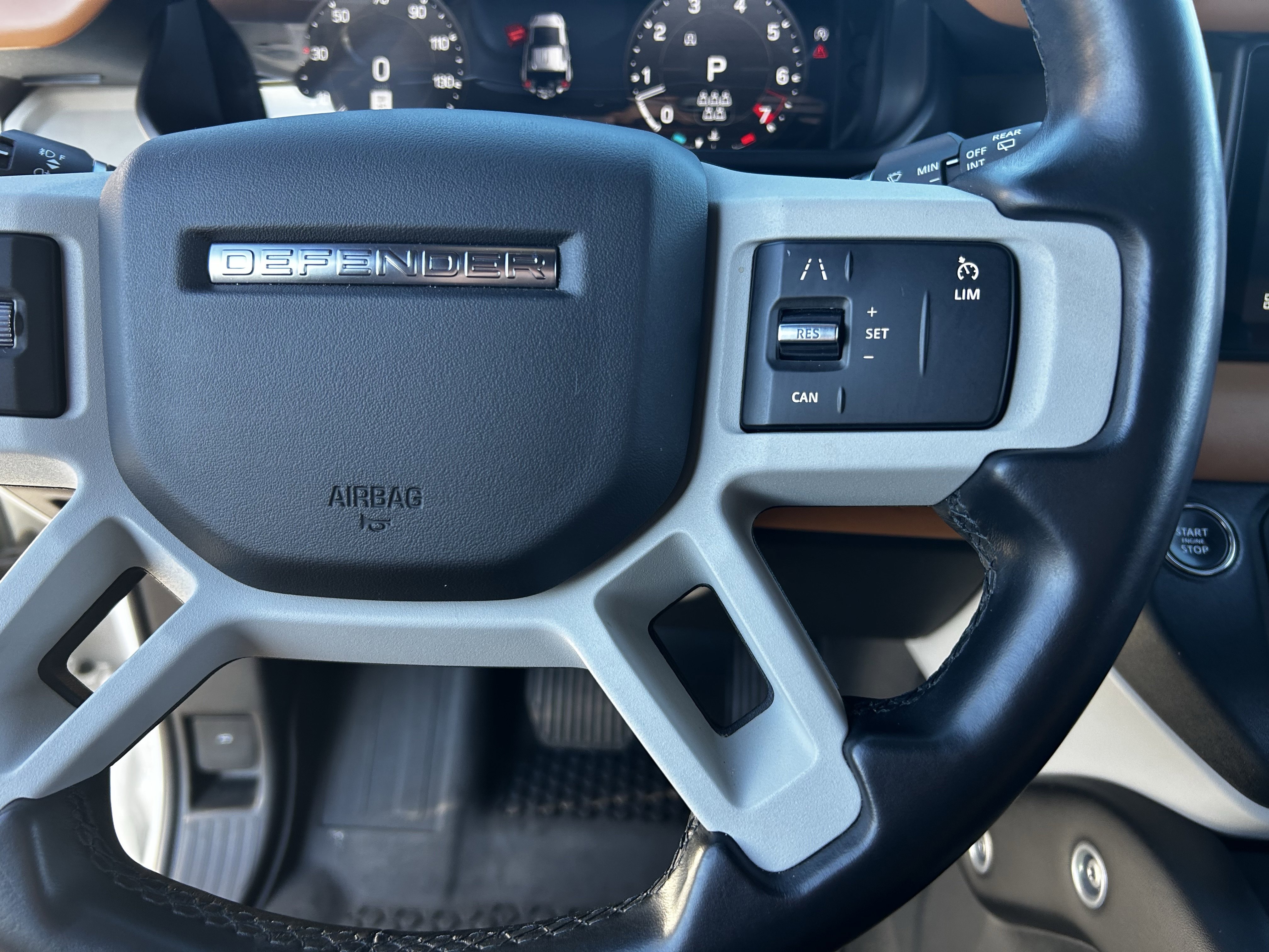 Used 2023 Land Rover Defender 110 X-Dynamic SE image 24