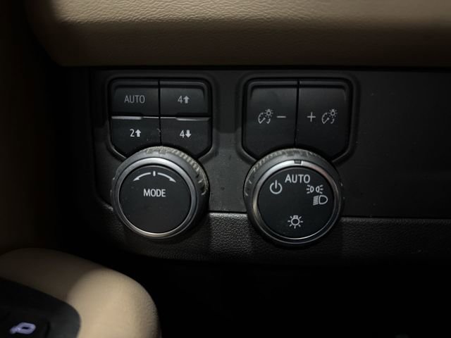 Used 2021 Chevrolet Suburban Premier image 16