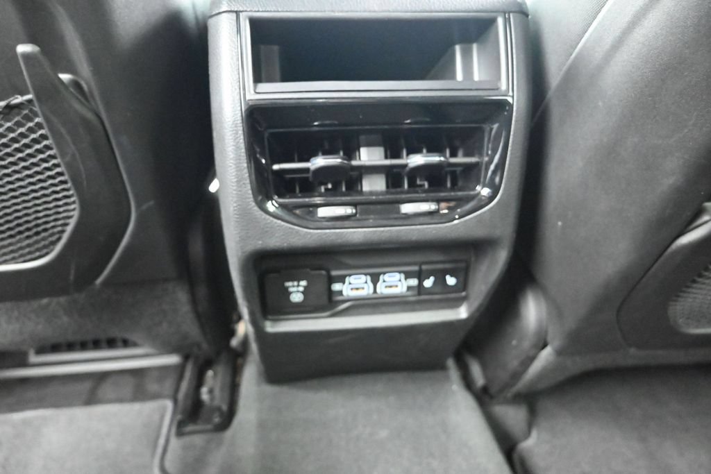 Used 2024 Jeep Grand Cherokee Limited w/ Black Appearance Package AWD/4WD image 18