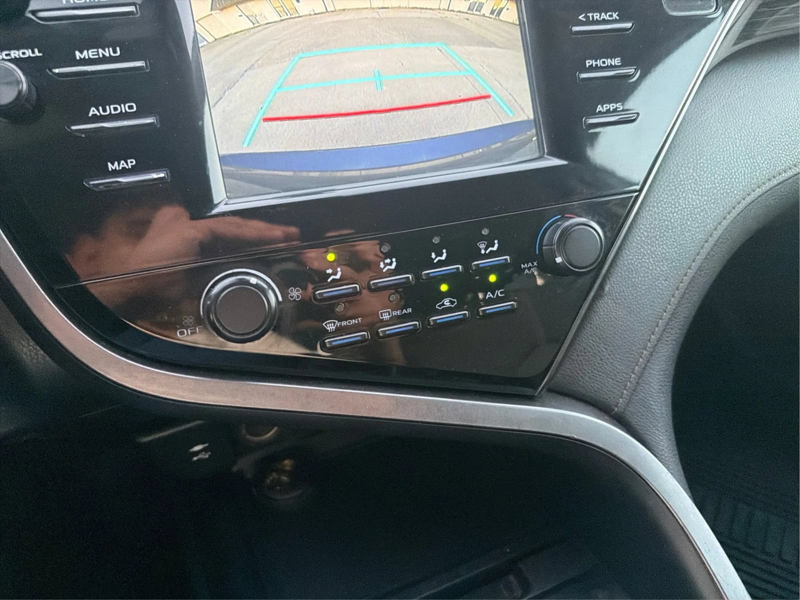 Used 2019 Toyota Camry LE FWD image 34