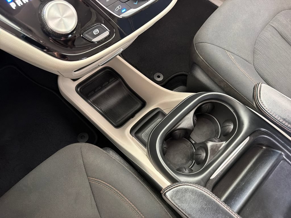 Used 2019 Chrysler Pacifica Touring Plus w/ Advanced Safetytec Group FWD image 29