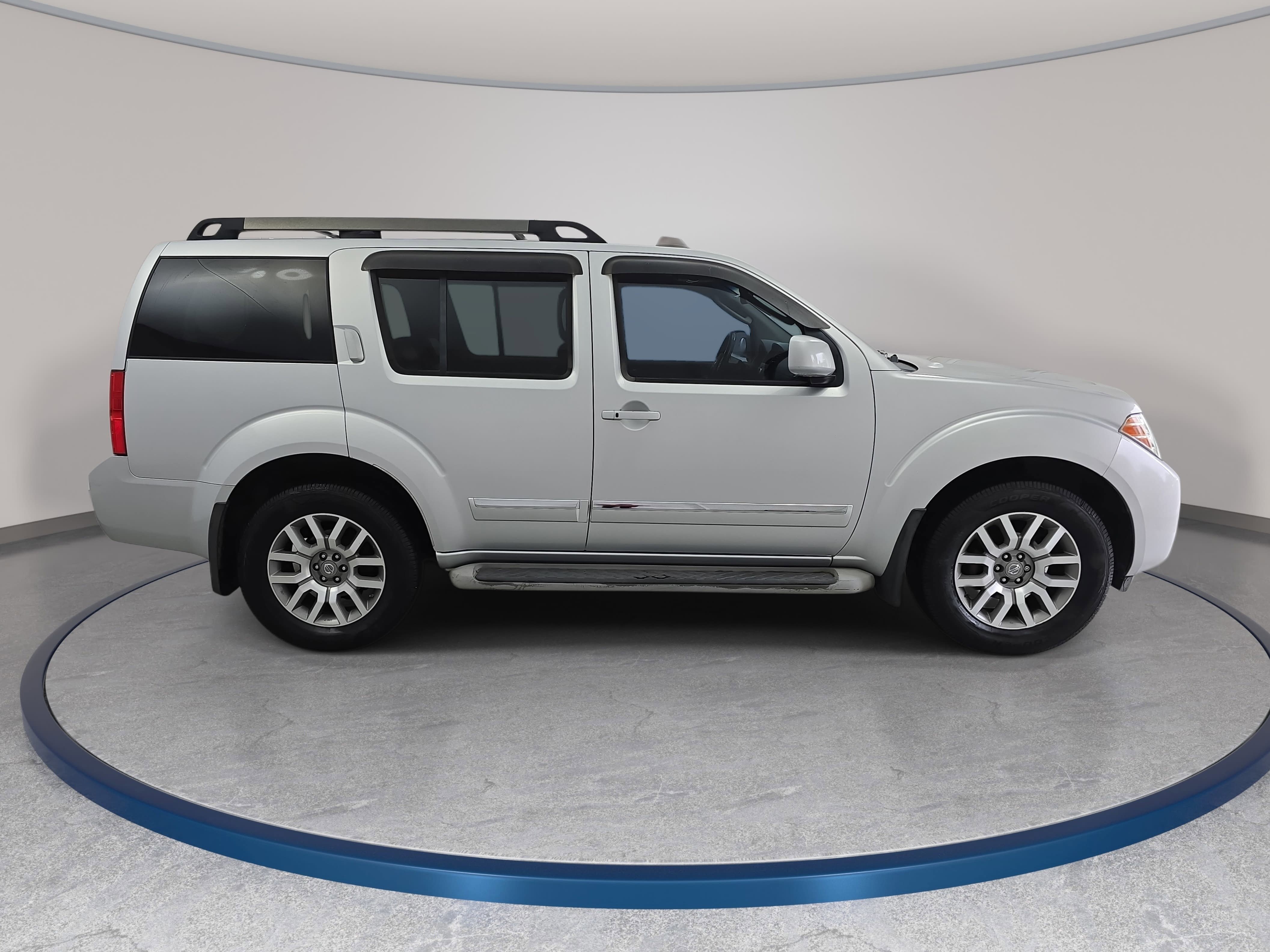 Used 2010 Nissan Pathfinder LE w/ Navigation Pkg AWD/4WD image 4