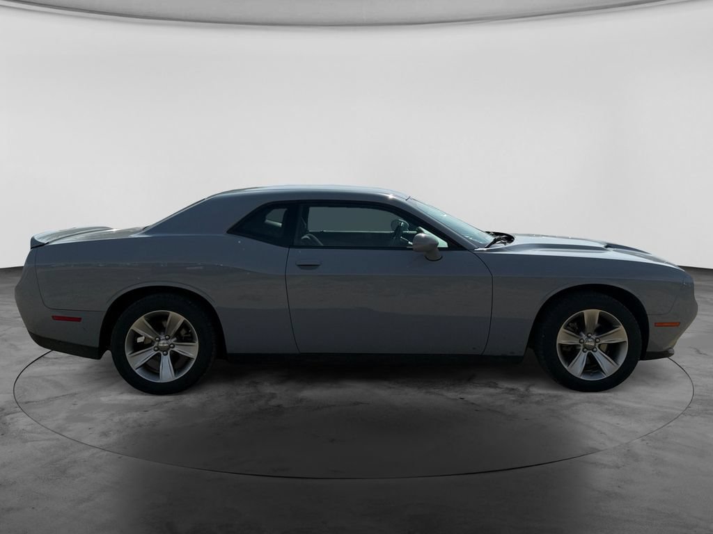 Used 2022 Dodge Challenger SXT RWD image 10