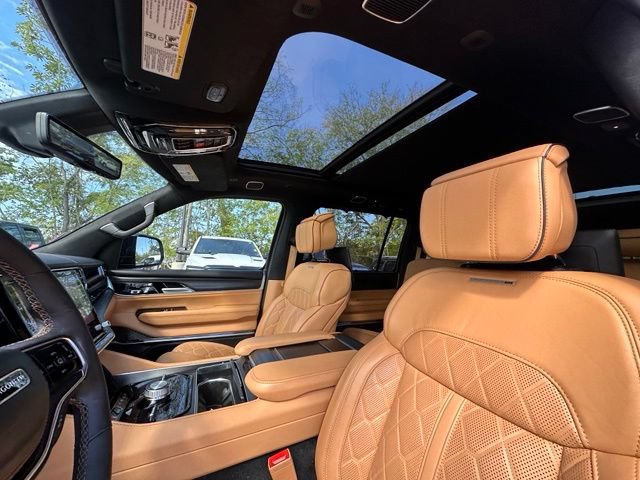 Used 2025 Jeep Grand Wagoneer Series III w/ Rear Seat Video Group 1 AWD/4WD image 27