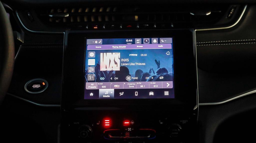 New 2025 Jeep Grand Cherokee L Altitude image 15