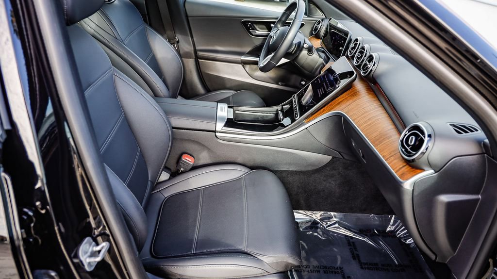 Used 2025 Mercedes-Benz C 300 4MATIC Sedan image 21