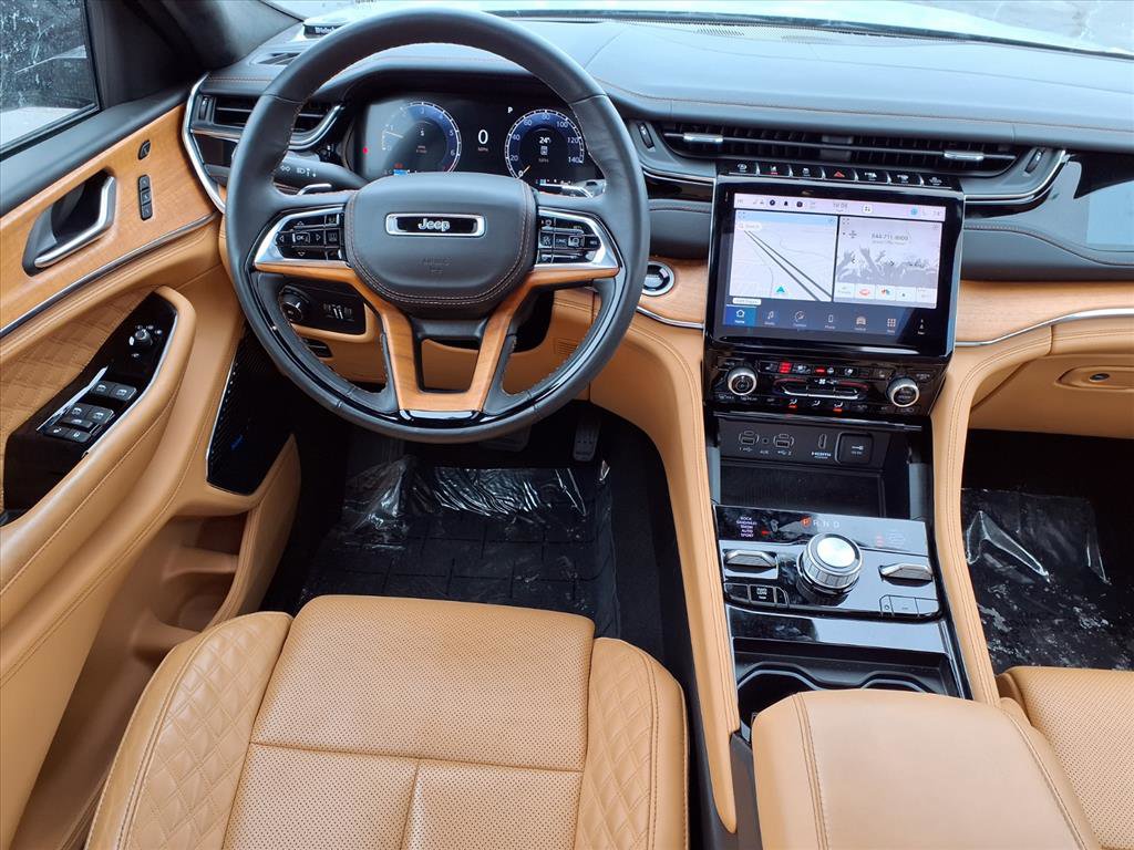 Used 2024 Jeep Grand Cherokee L Summit image 3