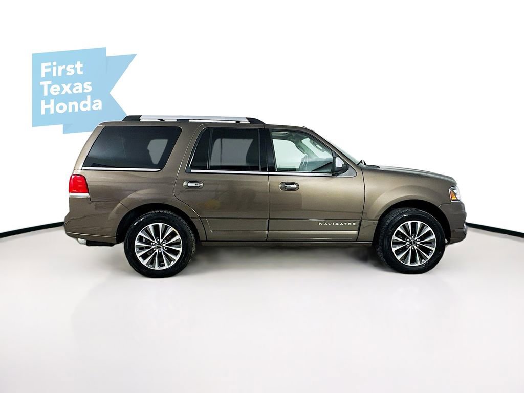 Used 2017 Lincoln Navigator Select RWD image 8