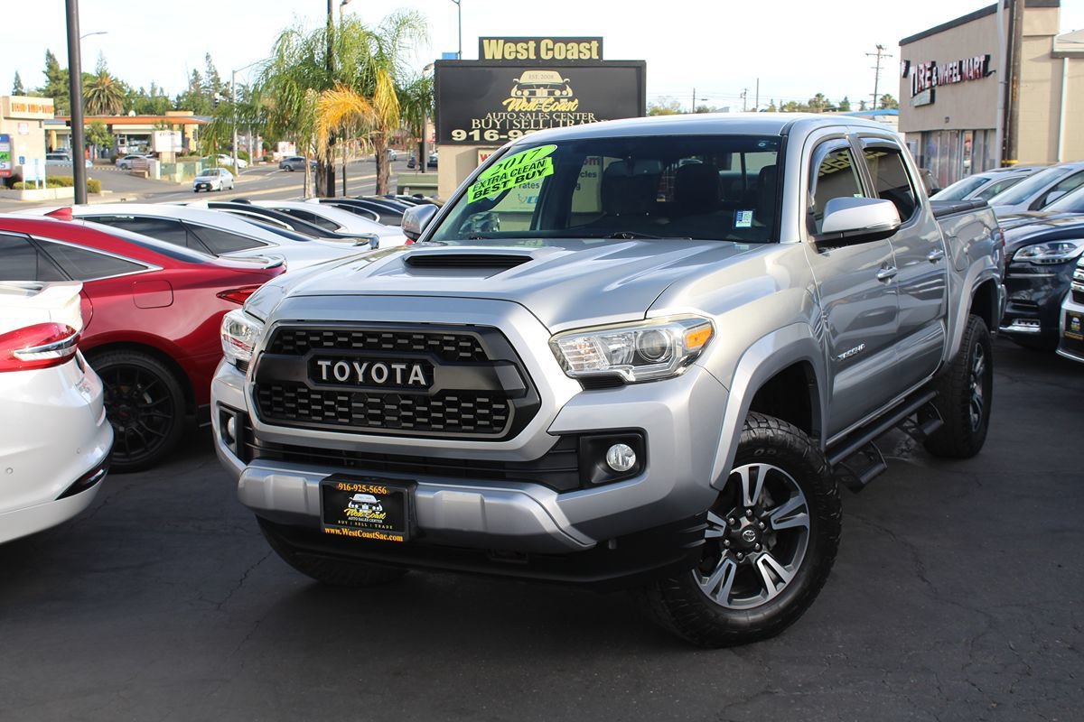 Used 2017 Toyota Tacoma TRD Sport w/ Tow Package RWD image 2