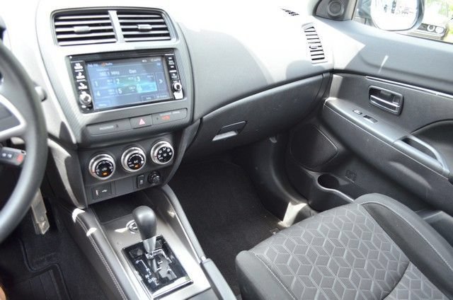 Used 2025 Mitsubishi Outlander Sport ES AWD/4WD image 24
