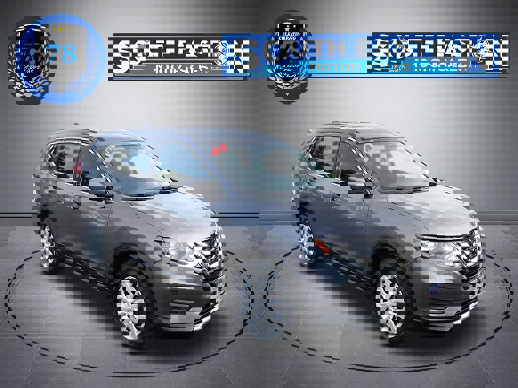 Used 2017 Nissan Rogue S image 2