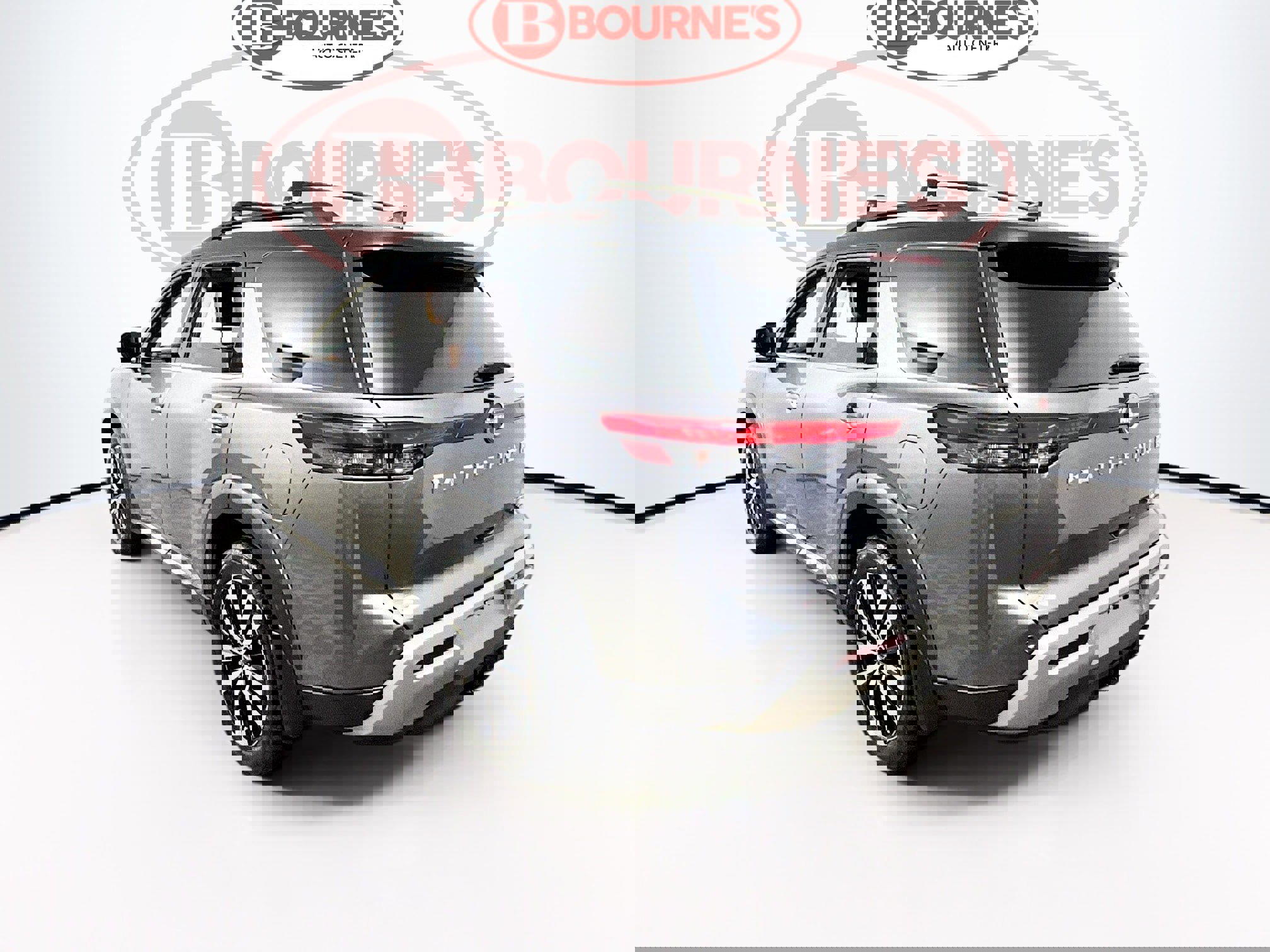 Used 2023 Nissan Pathfinder Platinum image 11