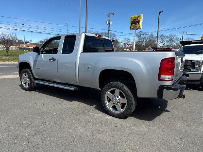 Used 2011 GMC Sierra 2500 SLE w/ SLE Preferred Package AWD/4WD image 2