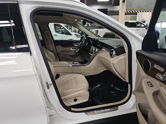 Used 2022 Mercedes-Benz GLC 300 4MATIC w/ Premium Package Lite image 6