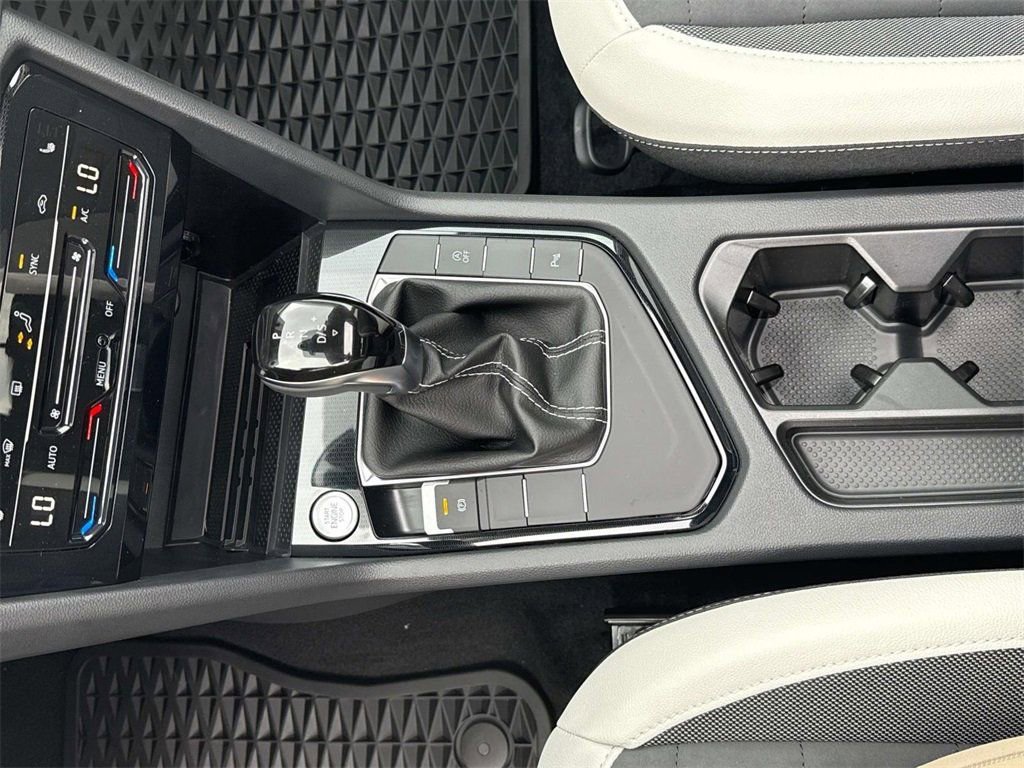 New 2025 Volkswagen Taos SE image 22
