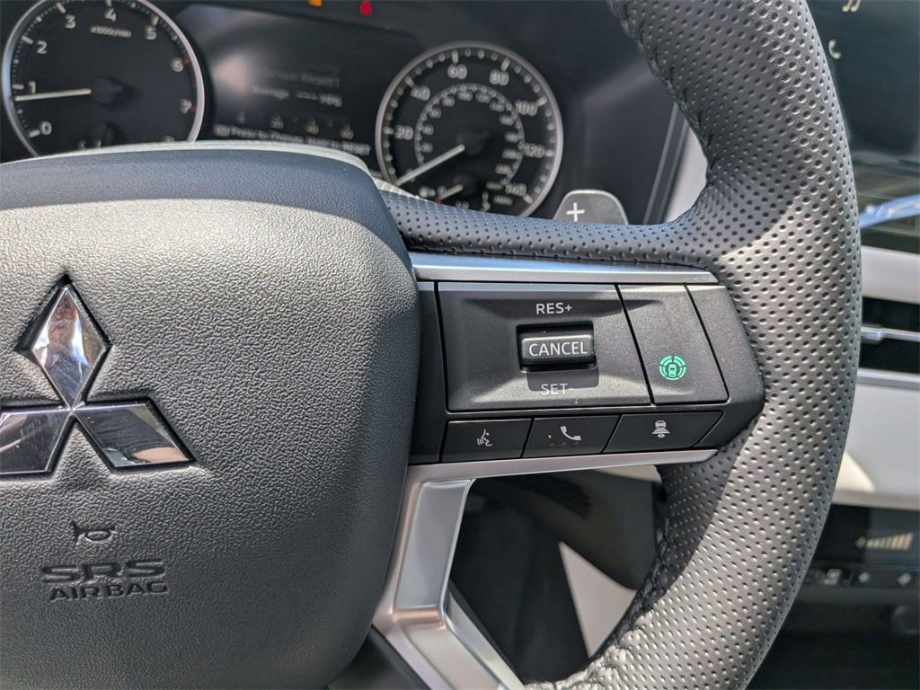 New 2025 Mitsubishi Outlander SE image 19