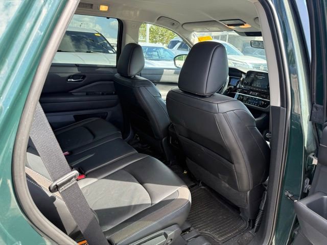 Used 2023 Nissan Pathfinder SL AWD/4WD image 18