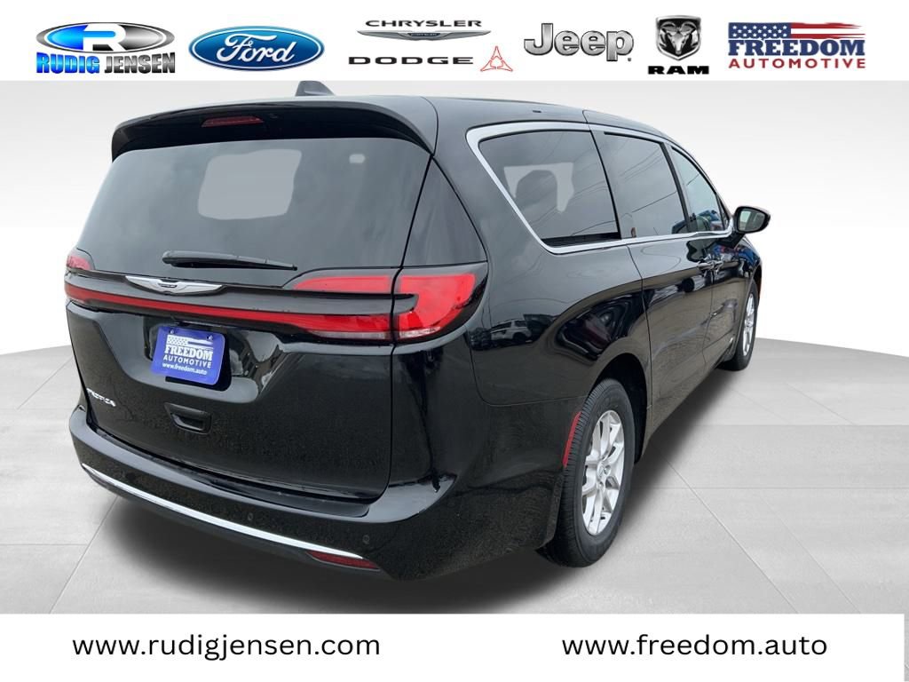 New 2026 Chrysler Pacifica Select image 6