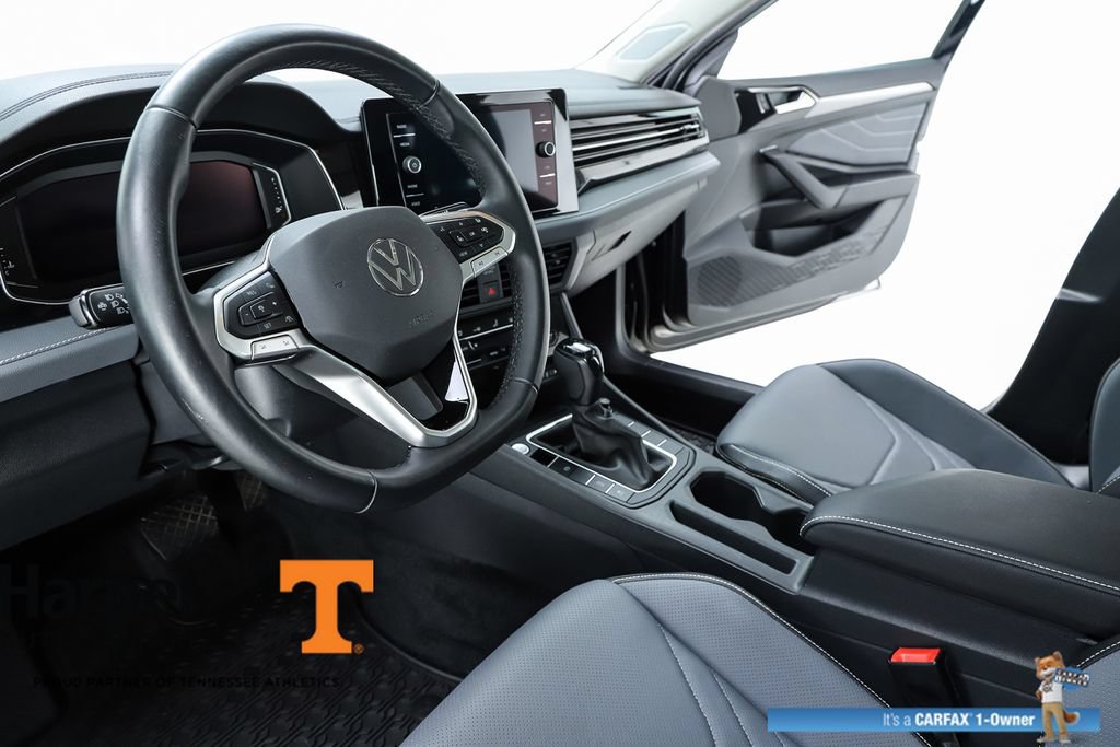 Used 2025 Volkswagen Jetta SEL FWD image 22