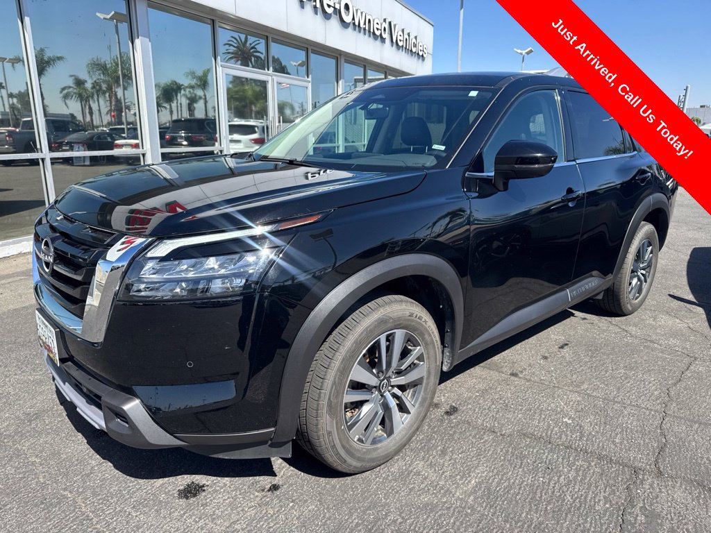 Used 2025 Nissan Pathfinder SL AWD/4WD image 1