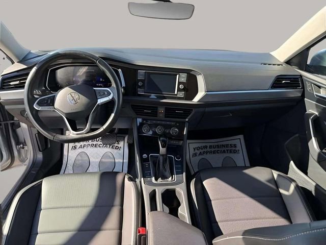 Used 2024 Volkswagen Jetta SE image 9