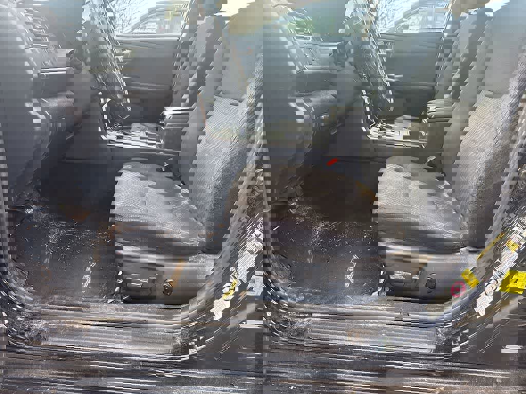 Used 2017 Toyota Camry LE image 9