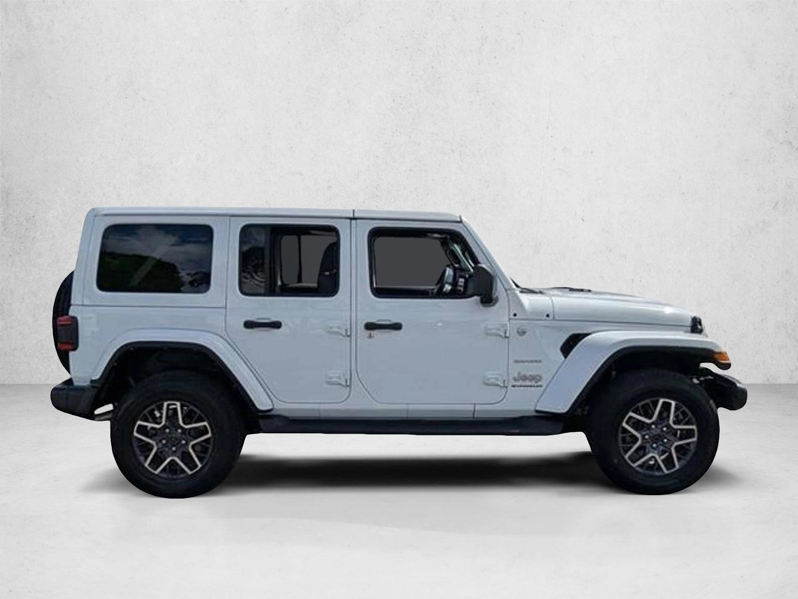 Used 2024 Jeep Wrangler Unlimited Sahara AWD/4WD image 4