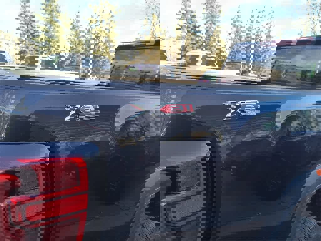 Used 2025 GMC Sierra 3500 SLE w/ SLE Value Package image 26