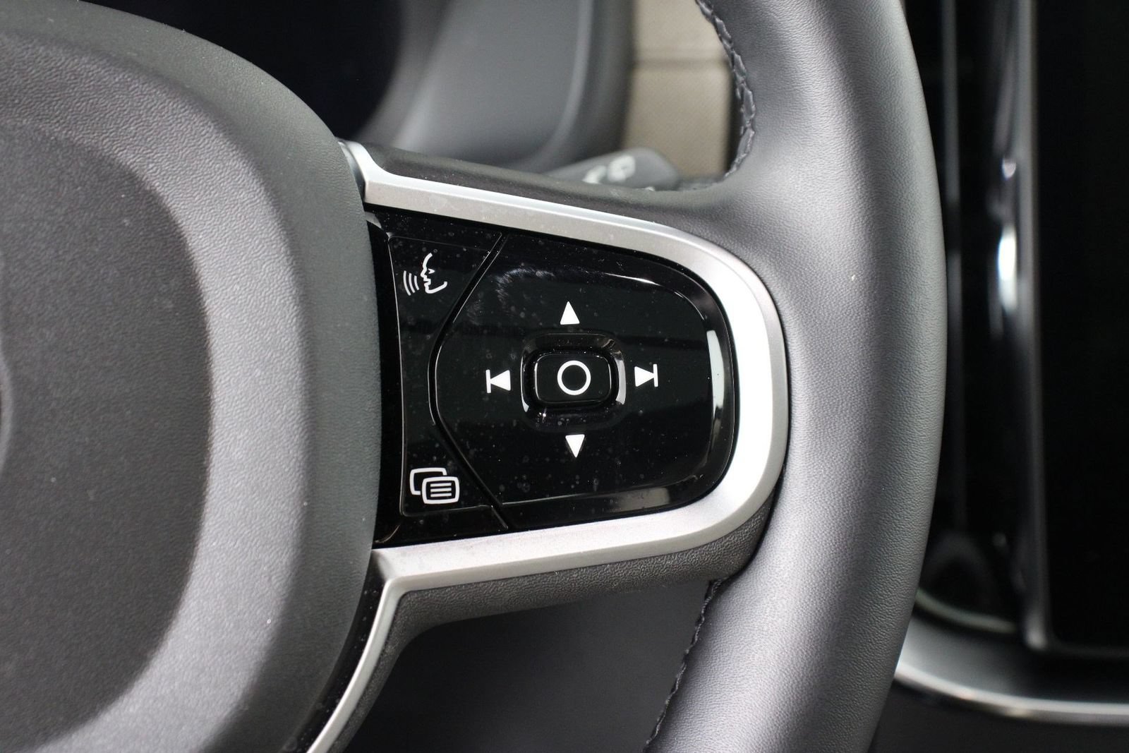 Certified 2026 Volvo XC90 B5 Core AWD/4WD image 11