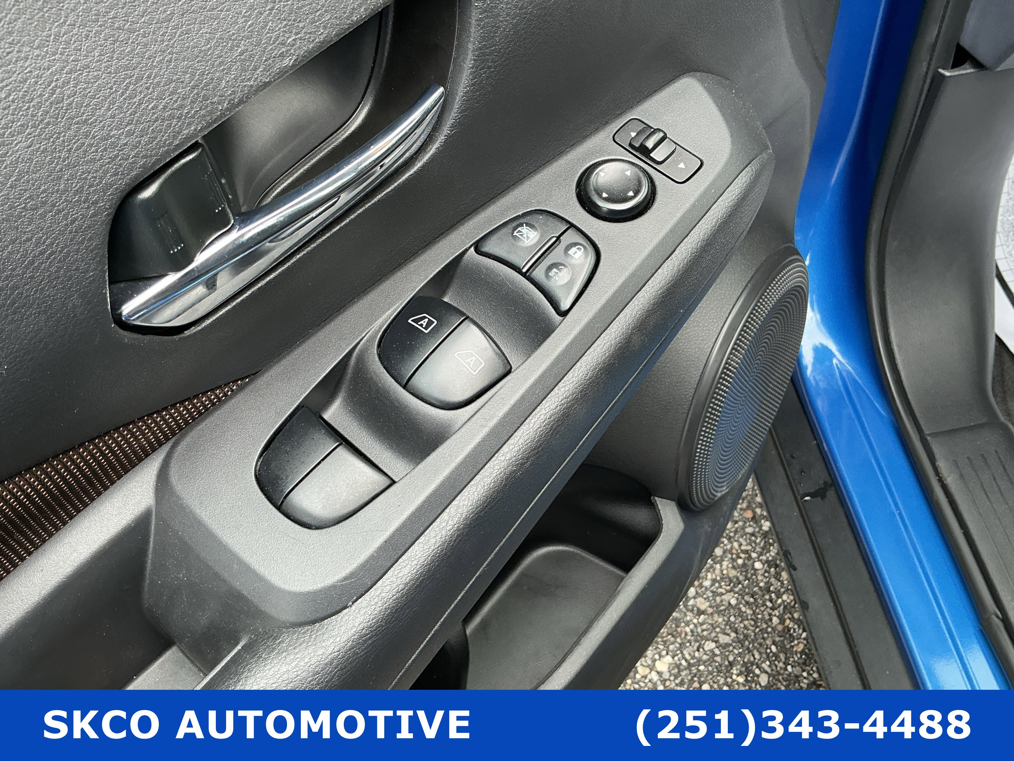 Used 2022 Nissan Kicks SR image 22