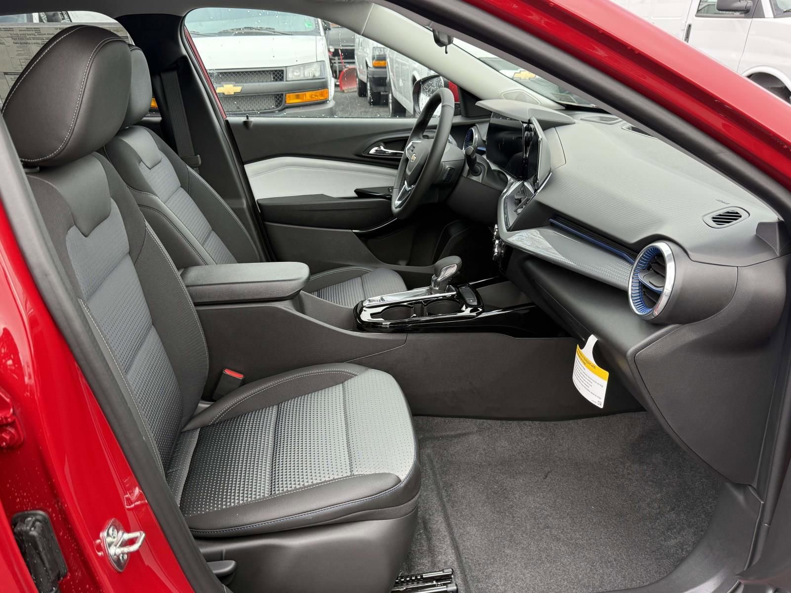New 2026 Chevrolet Trax LT w/ Driver Confidence Package FWD image 25