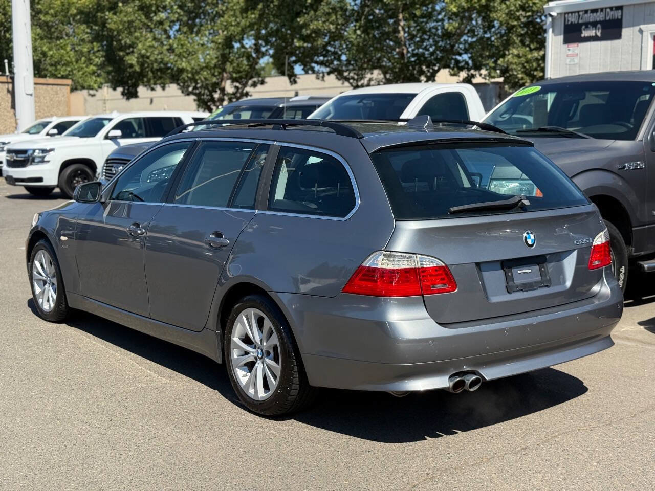 Used 2010 BMW 535i xDrive Wagon AWD/4WD image 6