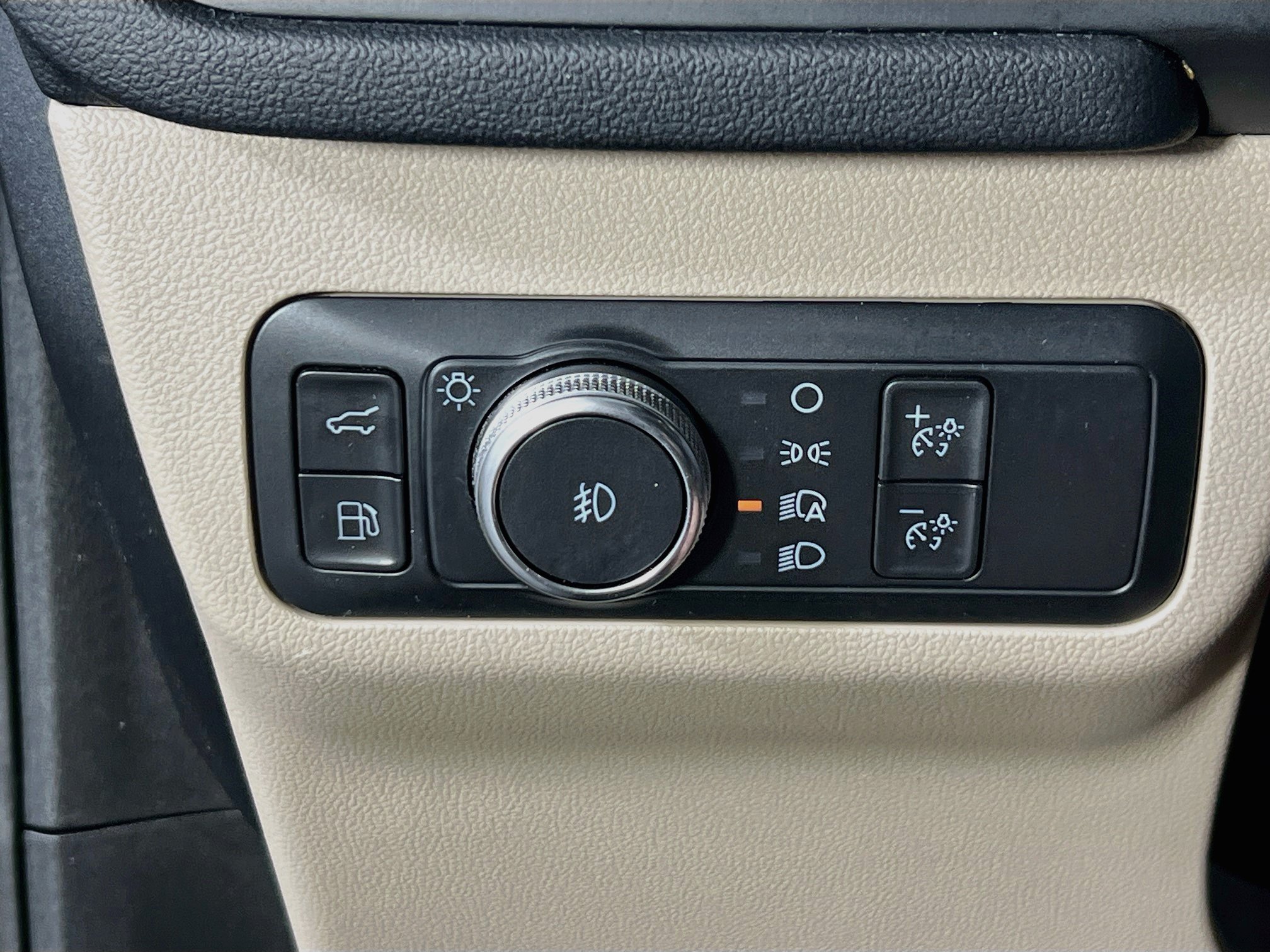 Used 2022 Ford Escape SEL w/ Technology Package FWD image 10