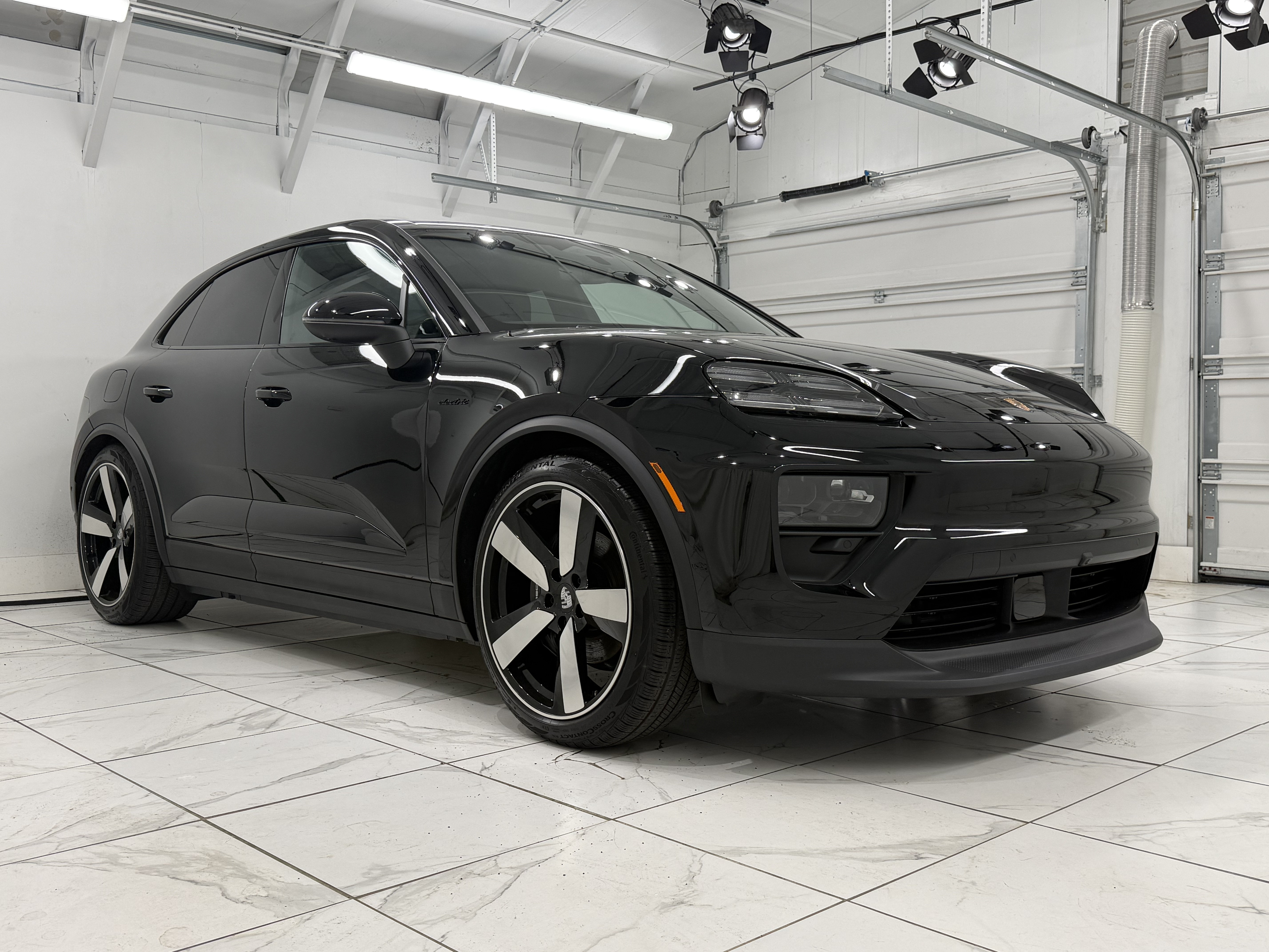 Certified 2025 Porsche Macan Electric RWD image 10