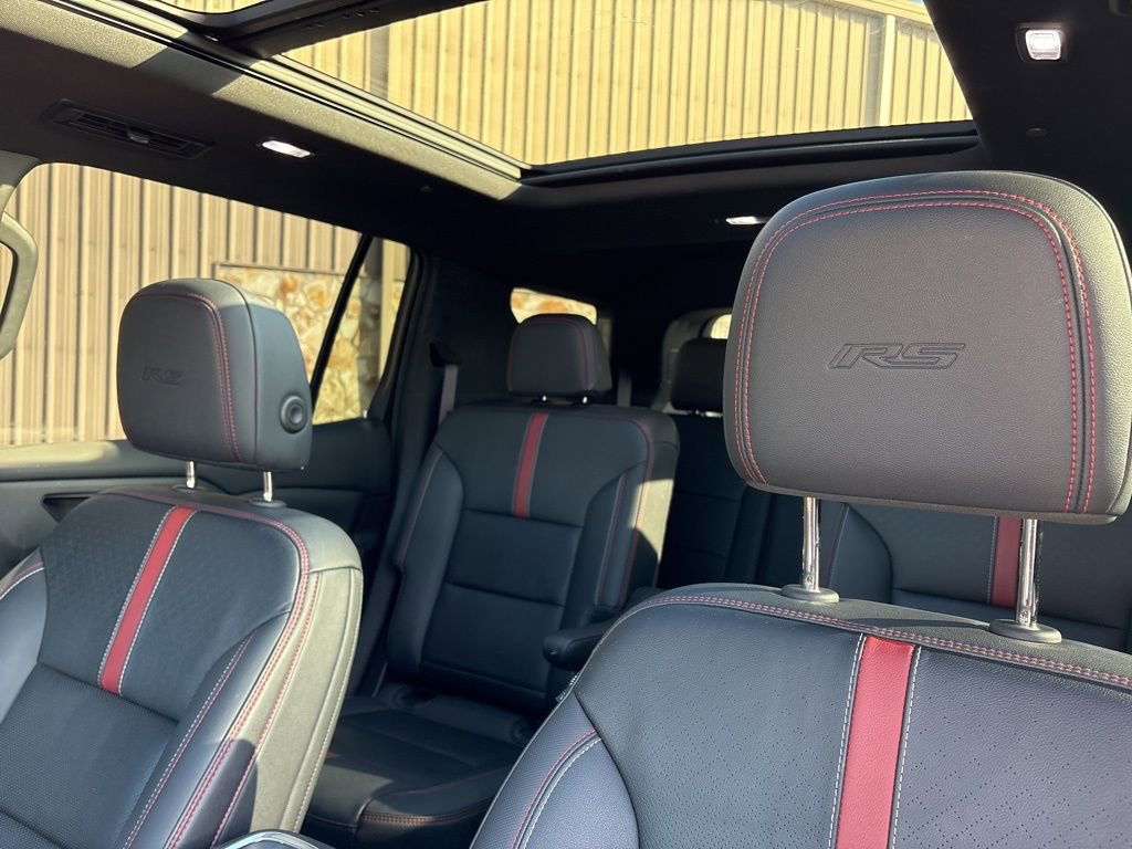 Used 2024 Chevrolet Traverse RS image 24