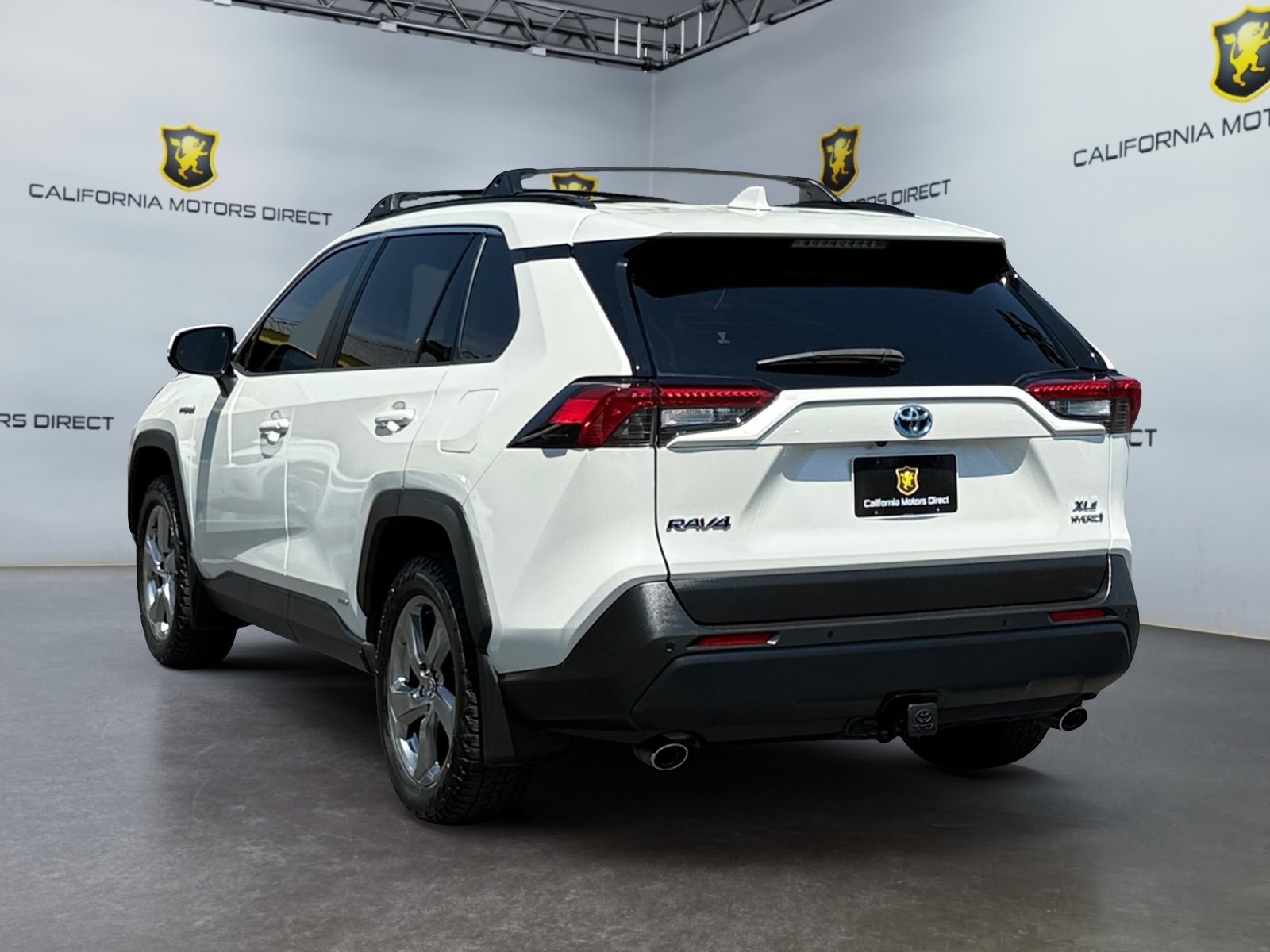 Used 2021 Toyota RAV4 XLE Premium image 3