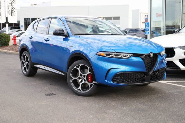 New 2025 Alfa Romeo Tonale Veloce w/ Premium Package image 2