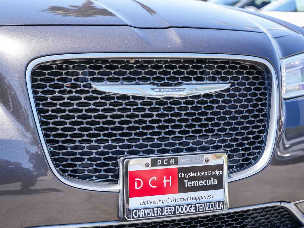 Used 2016 Chrysler 300 C Platinum RWD image 5