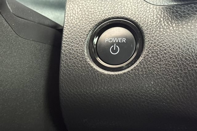 Used 2025 Toyota Camry XSE FWD image 18