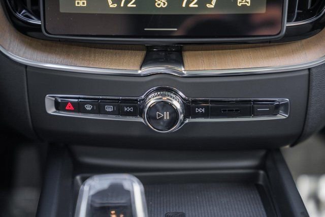 New 2026 Volvo XC60 B5 Plus w/ Protection Package Premier image 24