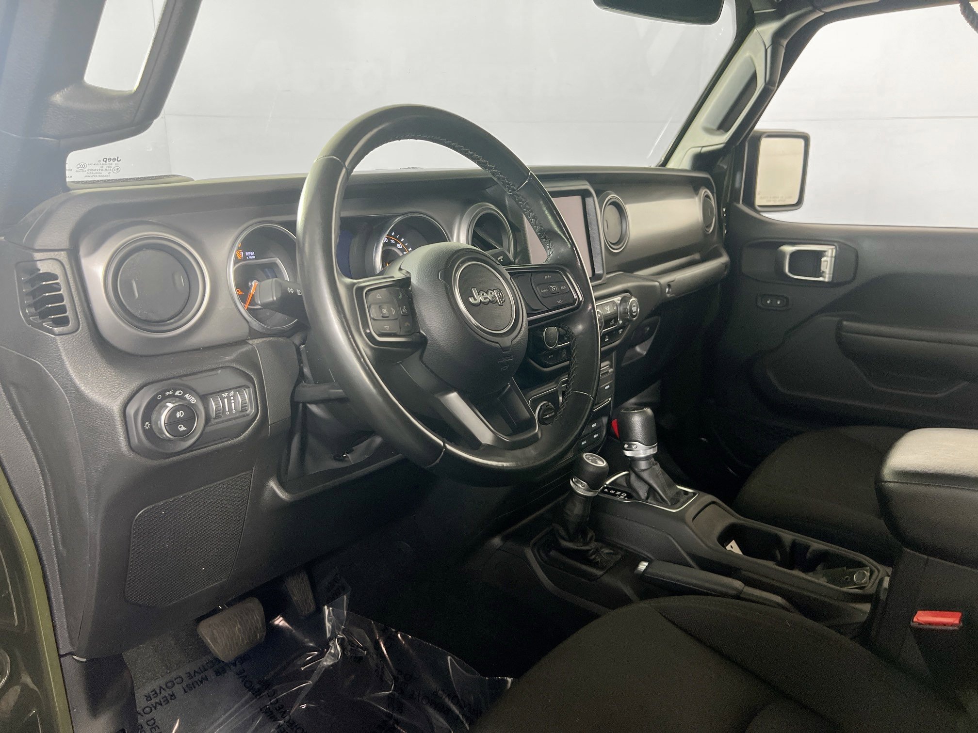 Used 2022 Jeep Gladiator Willys image 9