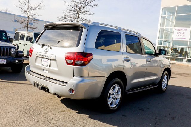 Used 2018 Toyota Sequoia SR5 image 14