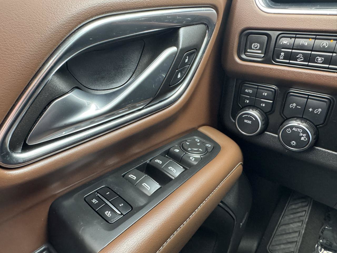 Used 2023 Chevrolet Tahoe High Country w/ Premium Package AWD/4WD image 7