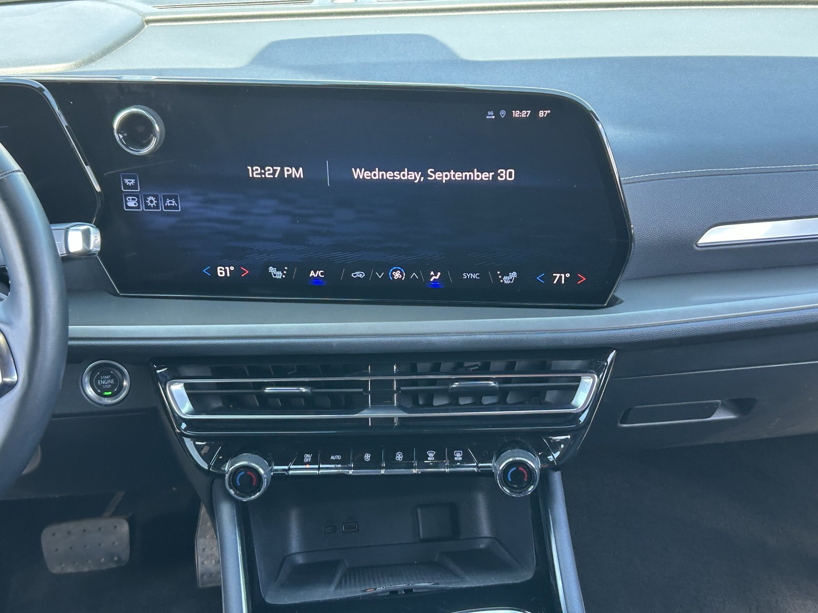 Certified 2025 Chevrolet Traverse LT FWD image 19