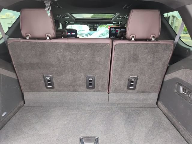 Used 2024 Cadillac Escalade Sport Platinum w/ LPO, ONYX Package AWD/4WD image 6
