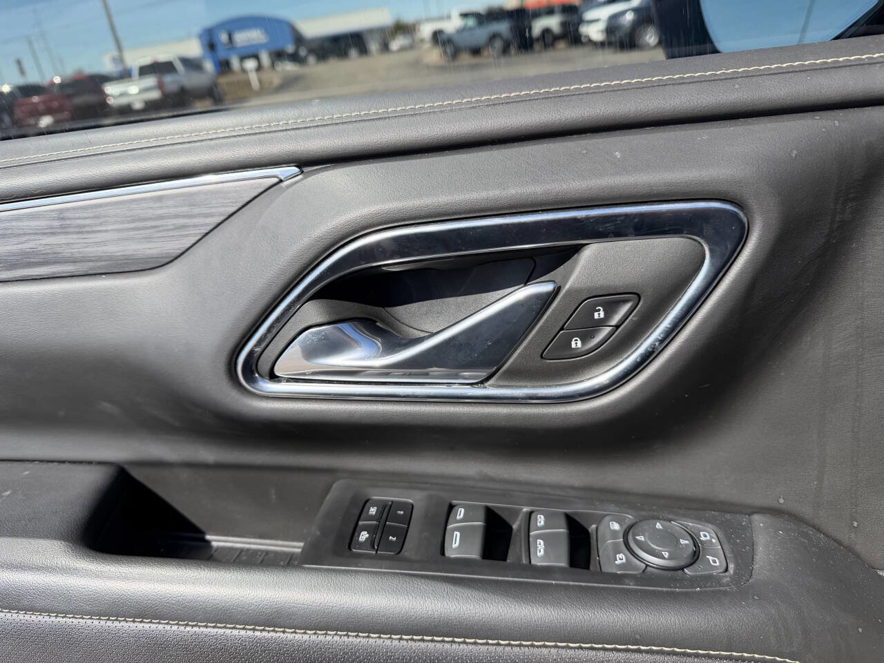 Used 2023 GMC Yukon SLT w/ SLT Luxury Package image 13