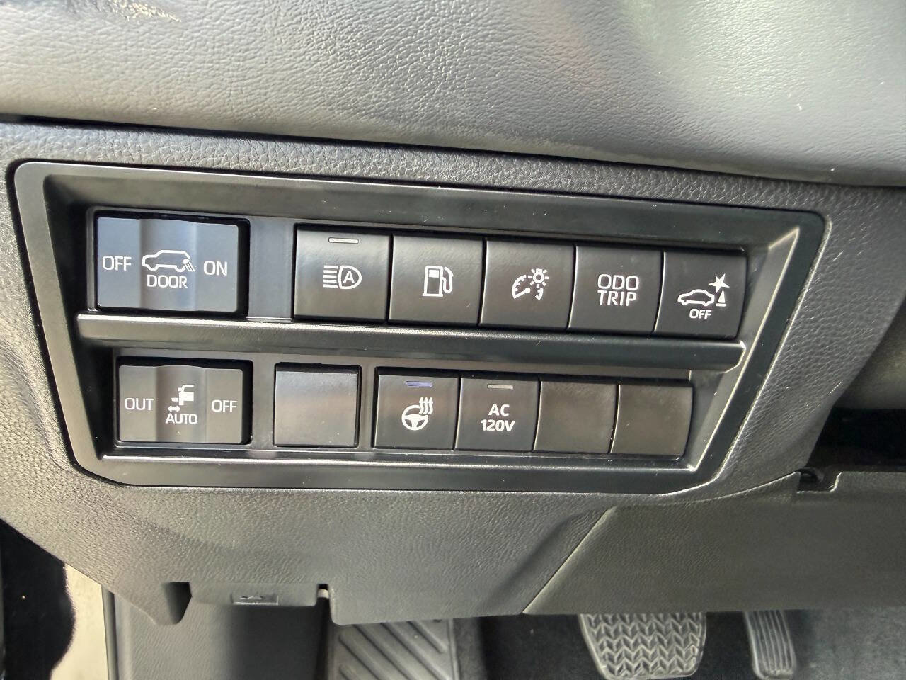Used 2024 Toyota Sequoia Platinum AWD/4WD image 38